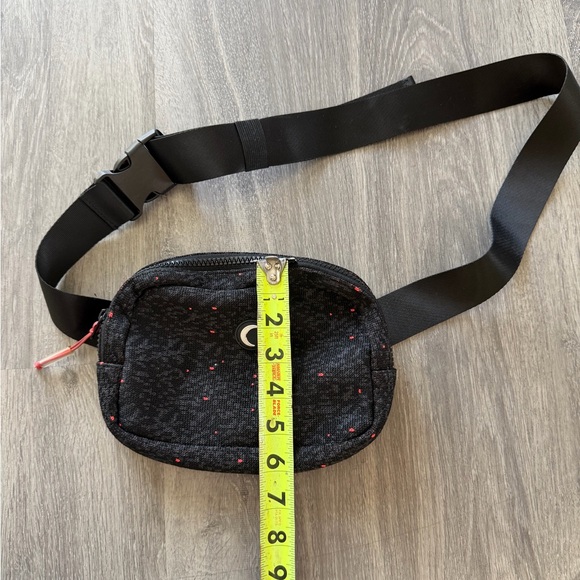 ZIYA Black and Pink Belt Bag - Picture 7 of 7